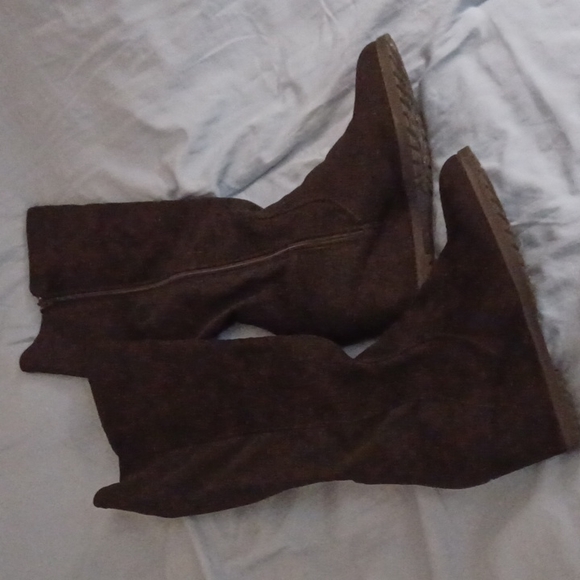 Boots - Picture 4 of 4